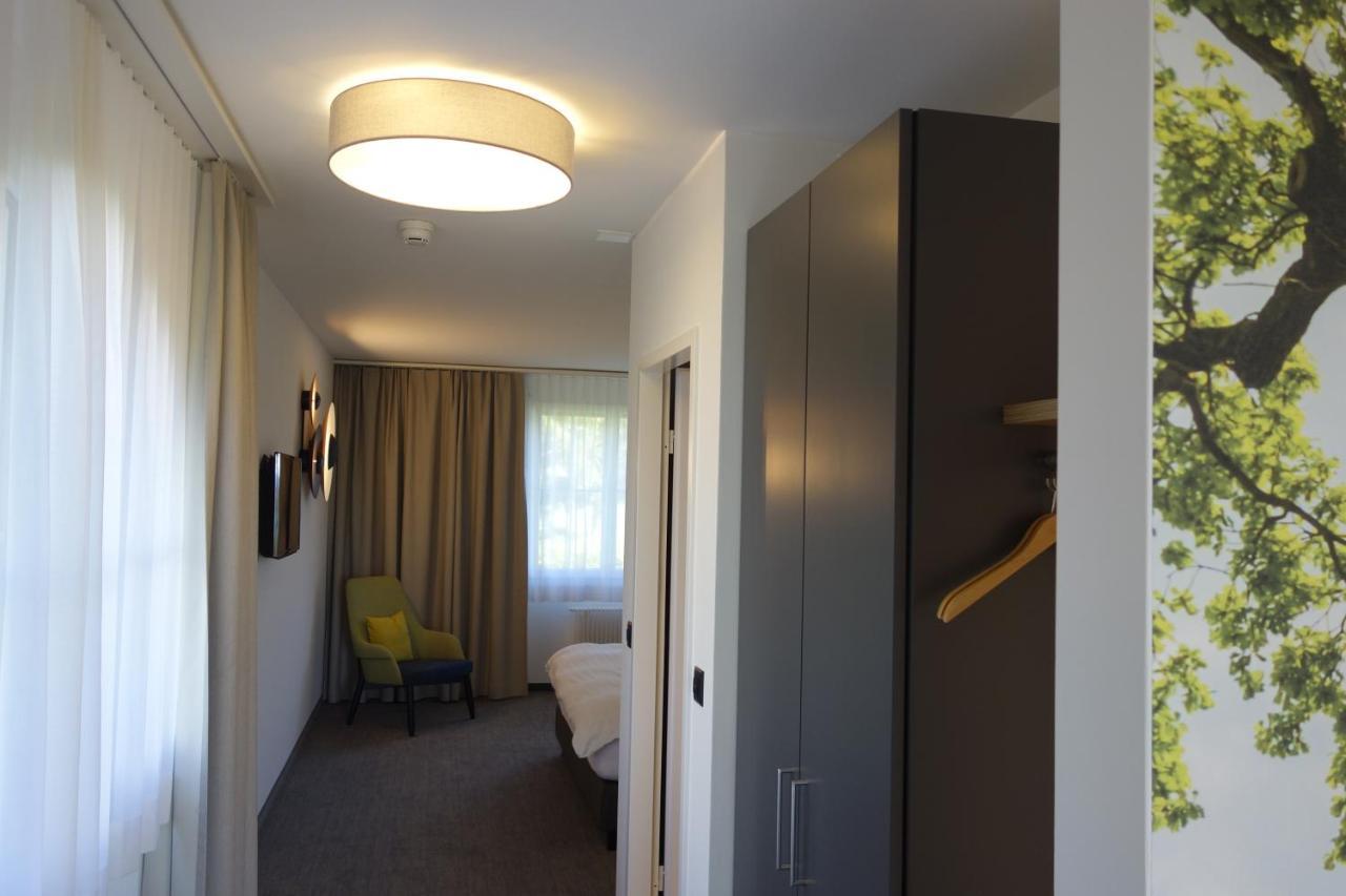 Hotel Urs Und Viktor Bettlach Bagian luar foto