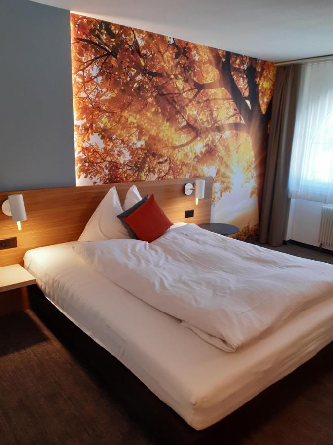 Hotel Urs Und Viktor Bettlach Bagian luar foto