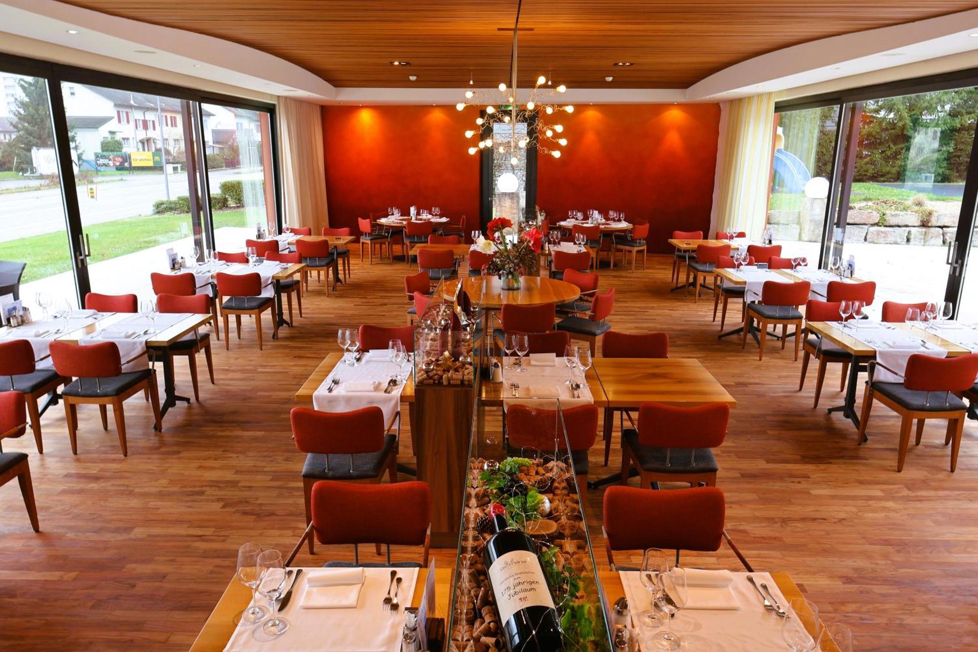 Hotel Urs Und Viktor Bettlach Bagian luar foto