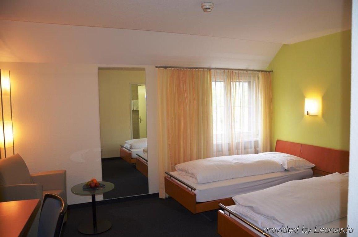 Hotel Urs Und Viktor Bettlach Bagian luar foto