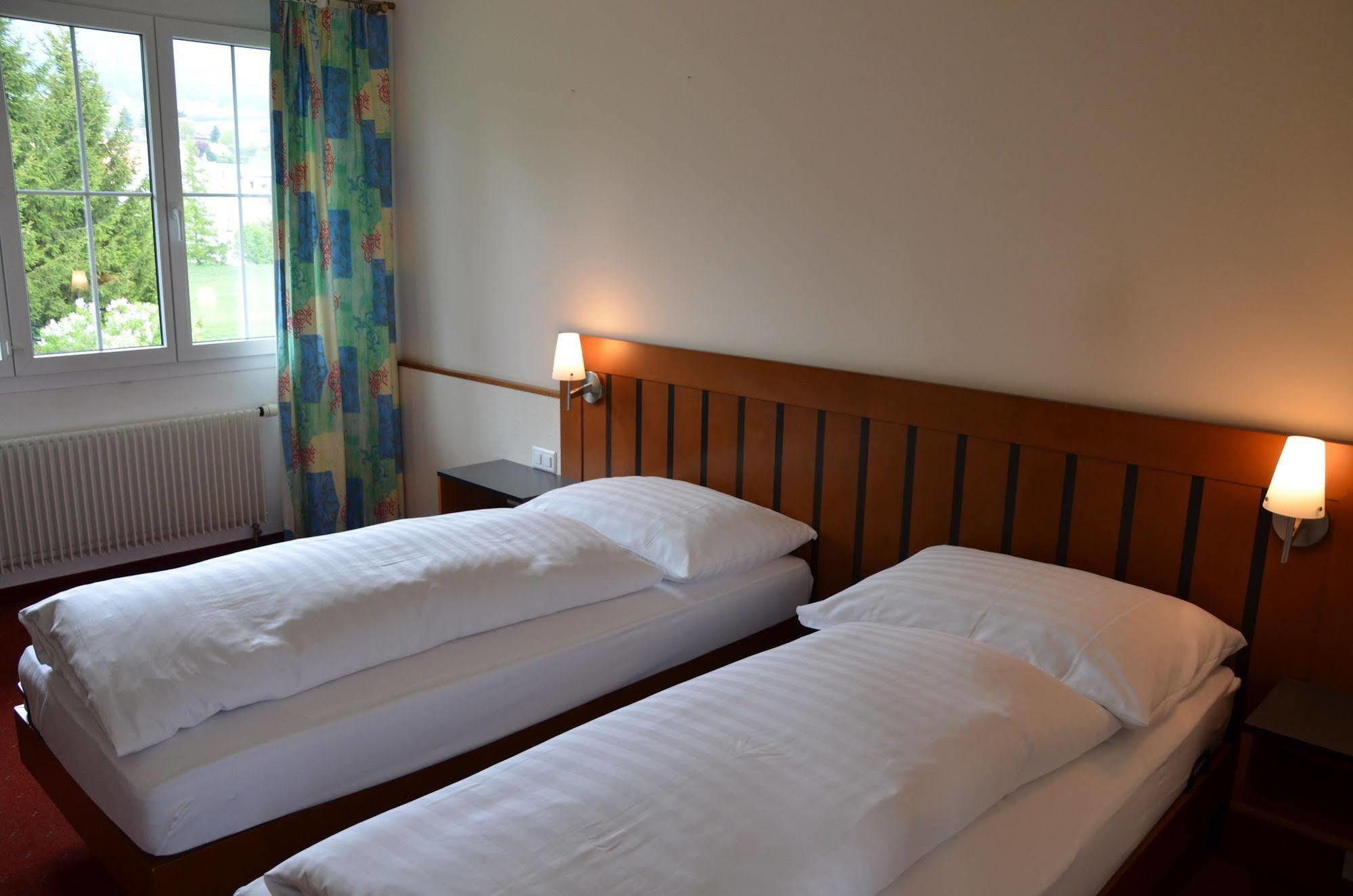 Hotel Urs Und Viktor Bettlach Bagian luar foto