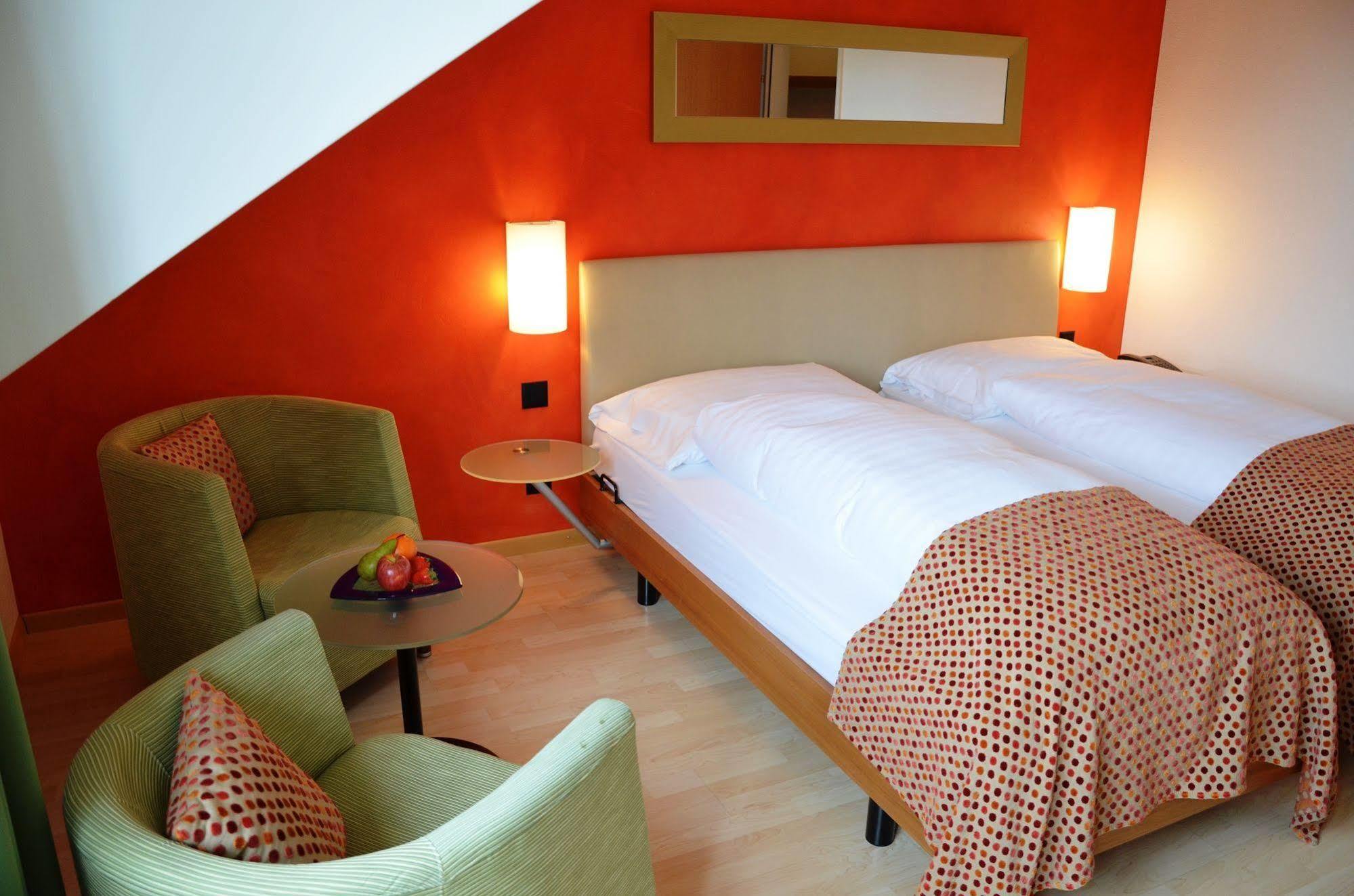 Hotel Urs Und Viktor Bettlach Bagian luar foto
